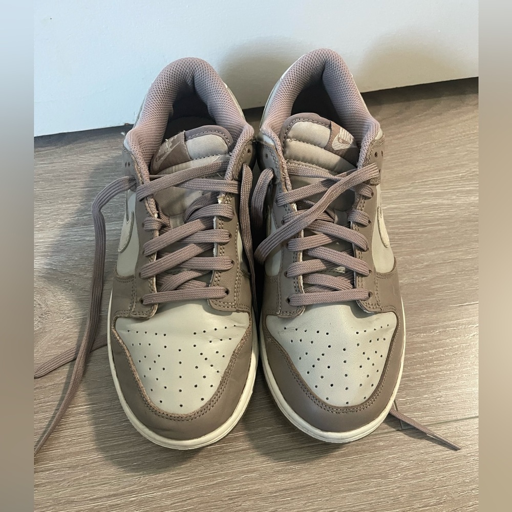 Nike Wmns Dunk Low 'Moon Fossil' size 9